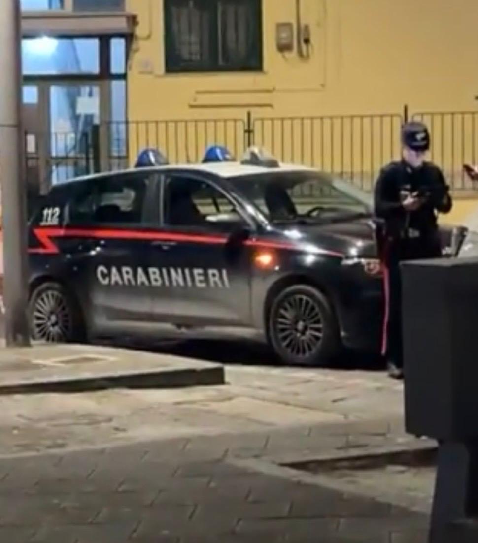 Cavalleggeri, parcheggio selvaggio sul marciapiede: l’intervento dei Carabinieri e il grido di Rosario Pugliese e Roberto Russo. Cavalleggeri, parcheggio selvaggio sul marciapiede: l’intervento dei Carabinieri e il grido di Rosario Pugliese e Roberto Russo.